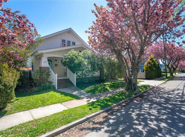 210 5th Street, Greenport, NY 11944