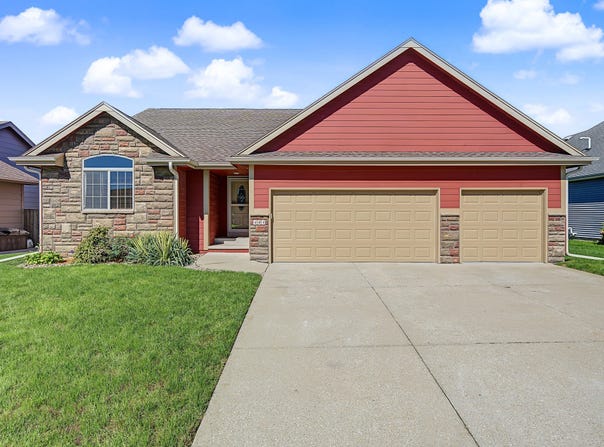 404 SW Springfield Drive, Ankeny, IA 50023