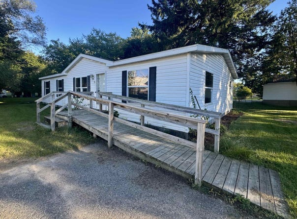 740 N Silverleaf Street, Gladwin, MI 48624