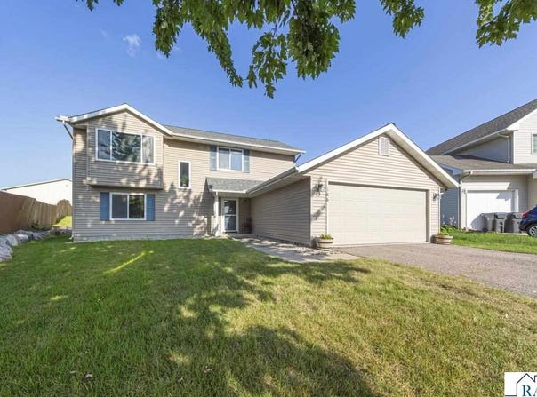 144 Gambrelle Court, Mankato, MN 56001