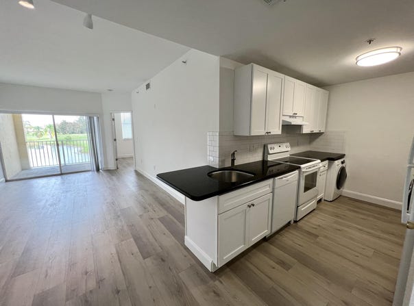 2040 Greenview Shores Boulevard, Wellington, FL 33414