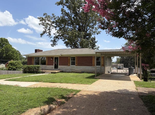 1514 Oak Grove Blvd, Sheffield, AL 35660