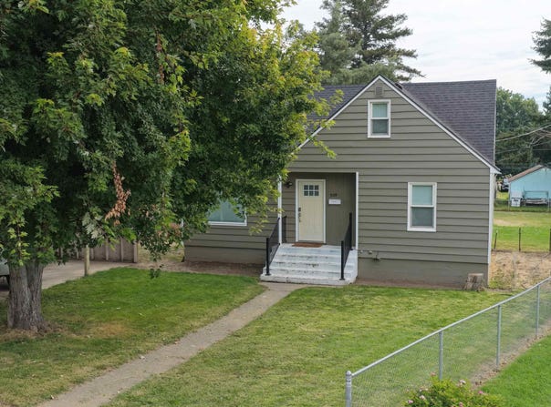 509 Crescesnt Dr, Grandview, WA 98930