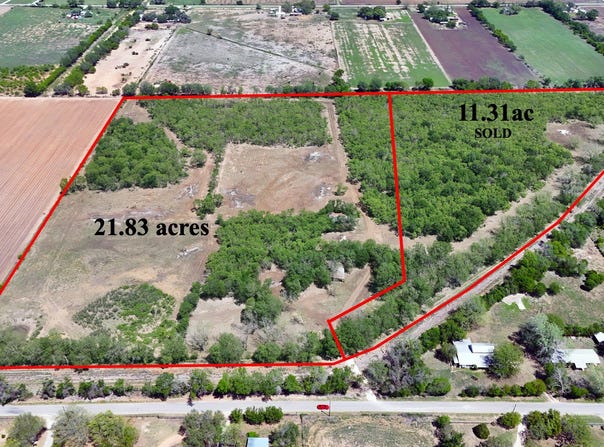 304 County Road 6611, Devine, TX 78016