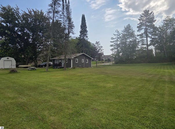 4737 Peninsula Road, Hale, MI 48739
