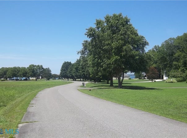 windward watch Lane, Saluda, VA 23149