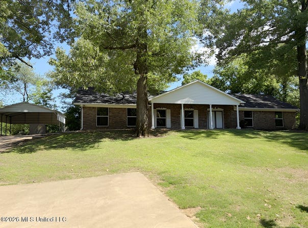 910 Newitt Vick Drive, Vicksburg, MS 39183
