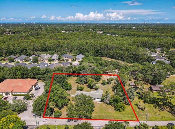 10 Mirror Lake Dr, Ormond Beach, FL 32174