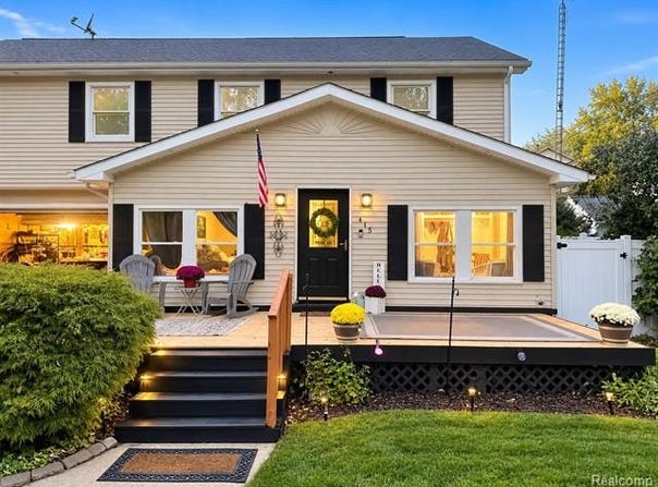 415 Leon Road, Walled Lake, MI 48390