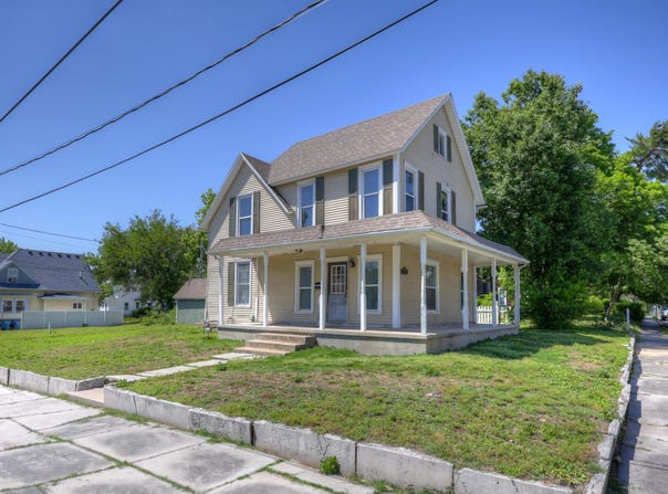 813 Lyon Street, Carthage, MO 64836