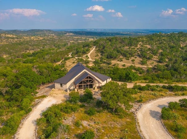 225 Valley View Dr, Comfort, TX 78013