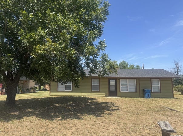 1713 S Pecan, Pearsall, TX 78061