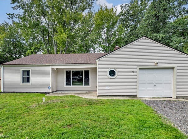 17 Nepahwin Drive, Timberlake, OH 44095