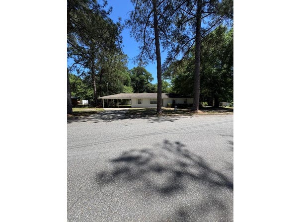 133 Chewalla Circle, Eufaula, AL 36027