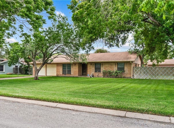 1333 Rose Drive, Alice, TX 78332