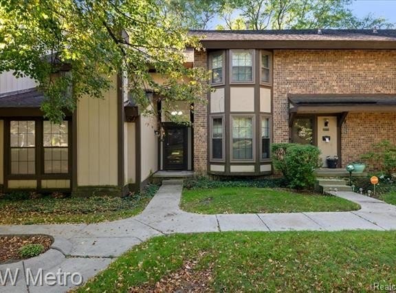 25168 Maplebrooke Drive, Southfield, MI 48033