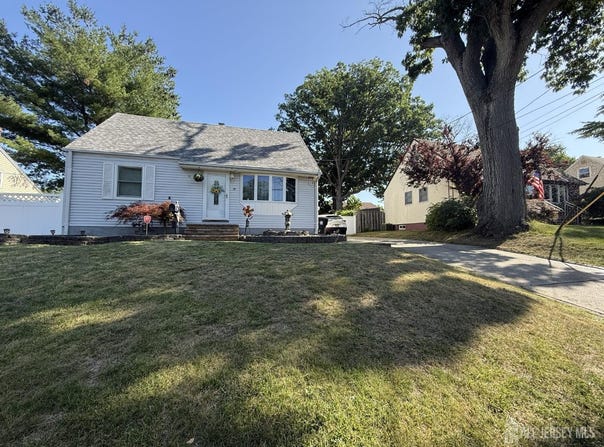 39 Stratford Road, East Brunswick, NJ 08816