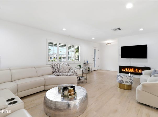 1708 E MCLELLAN Boulevard, Phoenix, AZ 85016