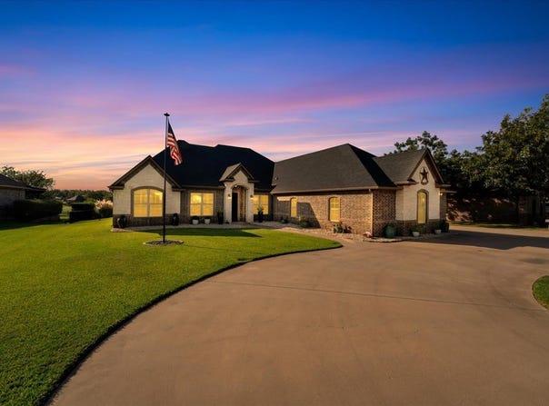 6410 Pinehurst Drive, Granbury, TX 76049