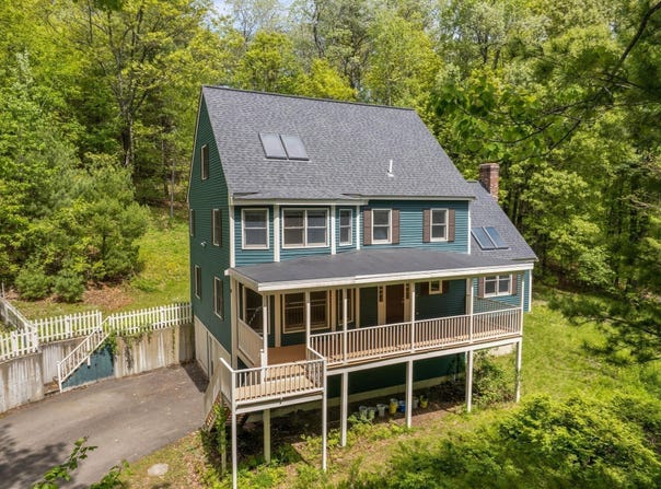 10 Fairway Dr, Groton, MA 01450