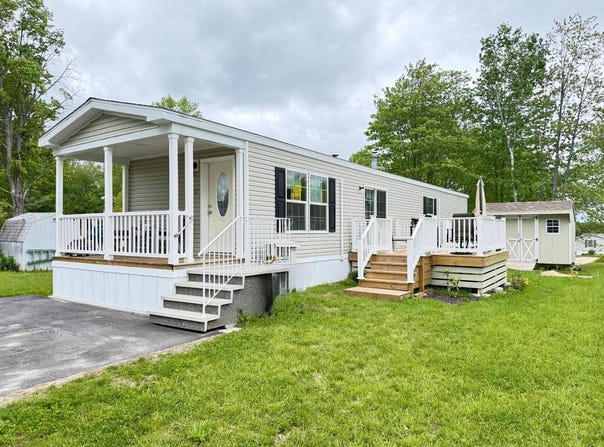 17 Bickford Dr, Lisbon Falls, ME 04252