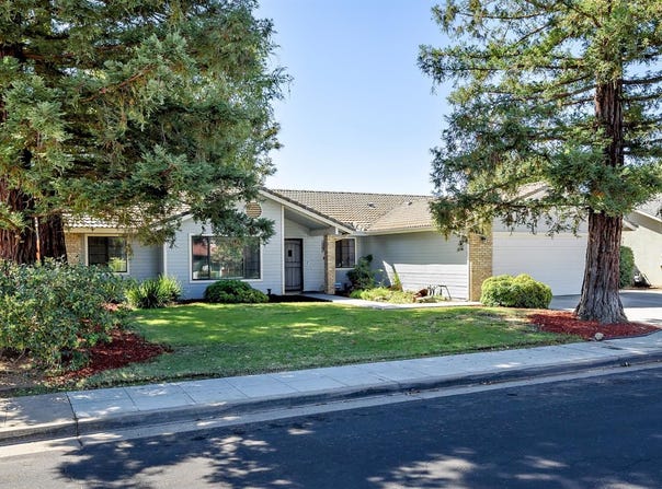2332 Stuart Avenue, Clovis, CA 93611