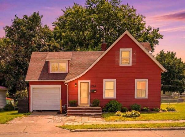 914 S 2nd Ave, Washington, IA 52353