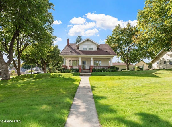 341 S Broadway St, Tekoa, WA 99033