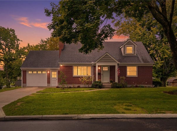 136 E Ridgeway Drive, Centerville, OH 45459