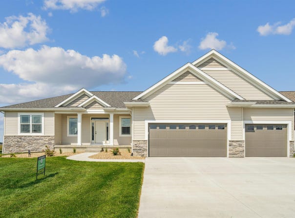 1428 Sandstone Lane, Cedar Falls, IA 50613