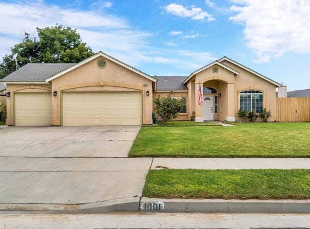 1001 Evergreen Ave, Lemoore, CA 93245