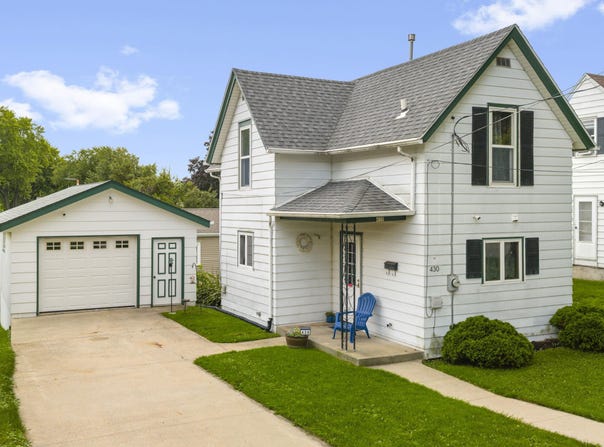 430 Cedar St, Hartford, WI 53027