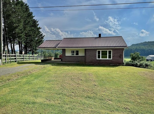 7020 Pipers Gap Rd, Galax, VA 24333