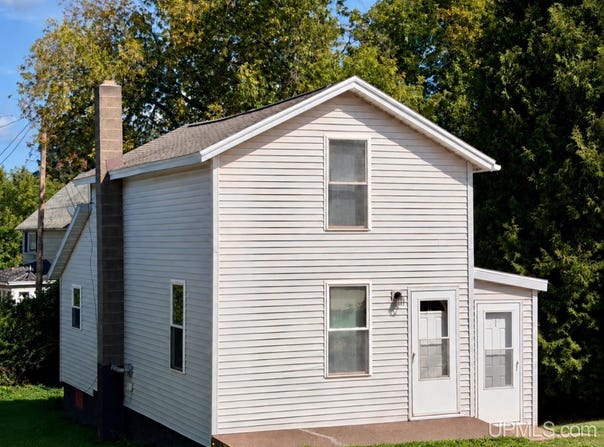 105 E JOHNSON STREET, ISHPEMING, MI 49849