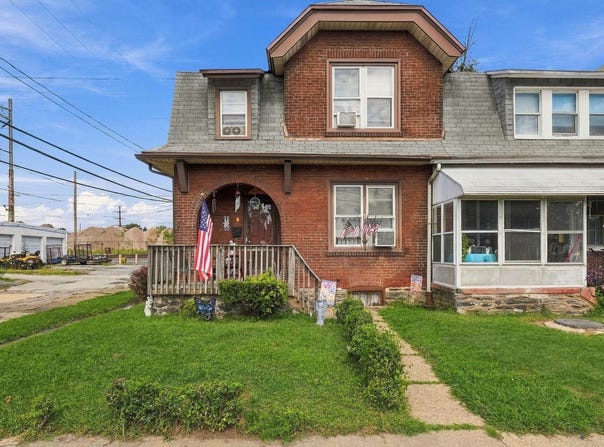 1 CHESTNUT Street, MARCUS HOOK, PA 19061