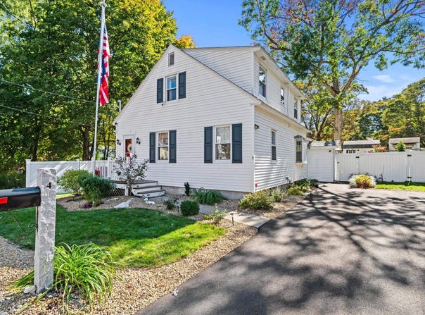 4 Hayward Place, Hudson, NH 03051