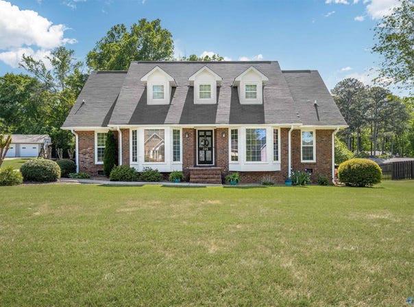 326 Mountain Lake Circle, Rainbow City, AL 35906