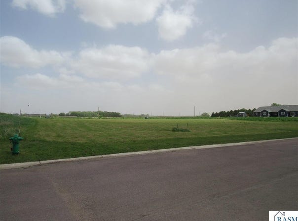 121 Bluestem Drive, Blue Earth, MN 56013