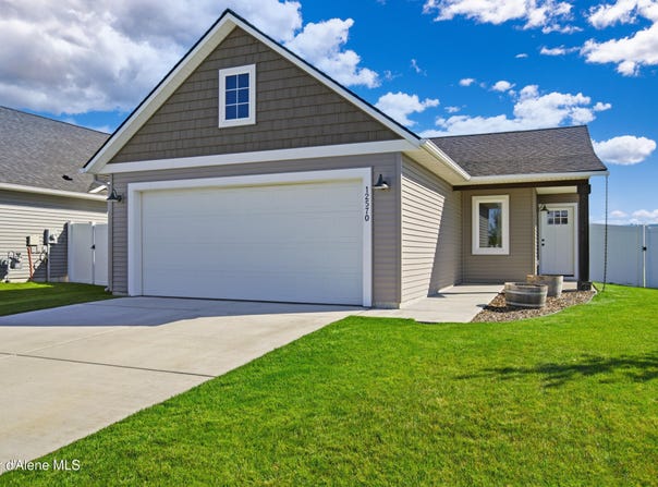 12570 N Cavanaugh Dr, Rathdrum, ID 83858