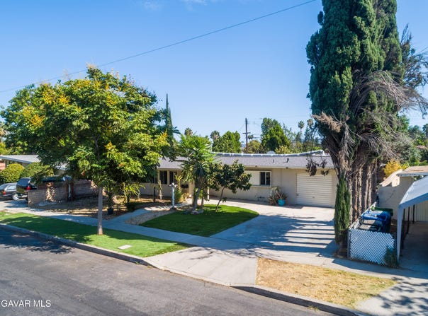 19338 Elkwood, Reseda, CA 91335