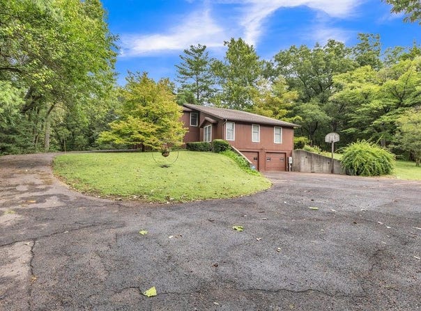 4715 Amazonia Road, St Joseph, MO 64505