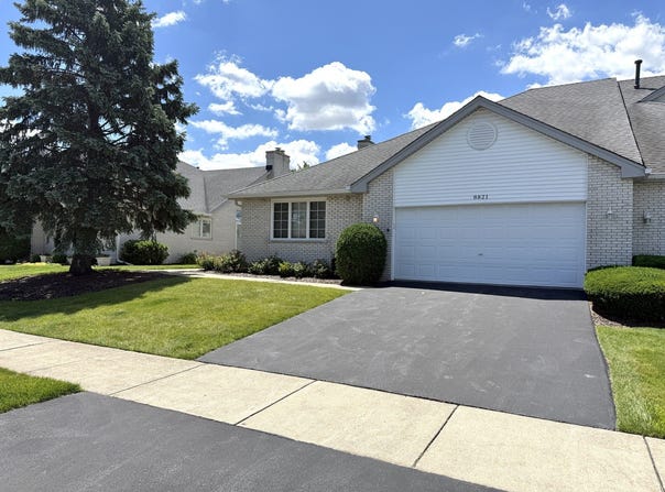 8821 Bluebird Drive, Tinley Park, IL 60487