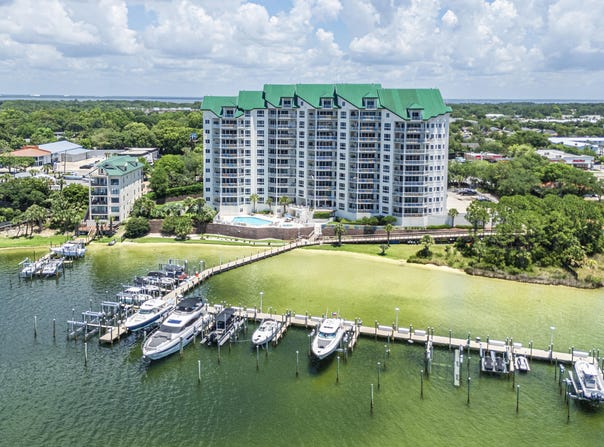 662 Harbor Boulevard, Destin, FL 32541