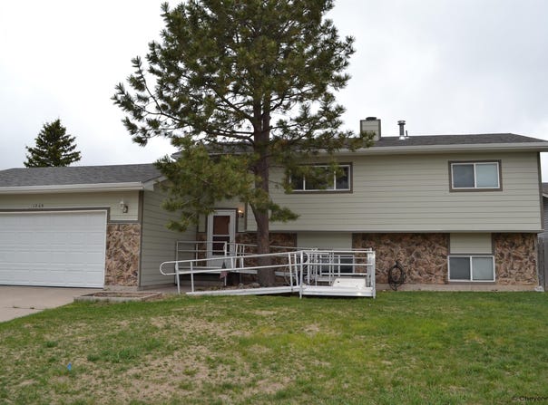 1205 ASHFORD DR, Cheyenne, WY 82007