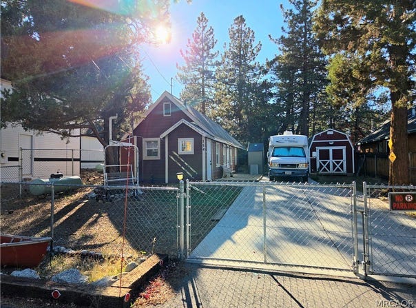154 Leonard Lane, Sugarloaf, CA 92386