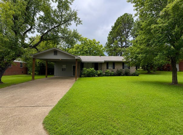 2419 Danny St, Tupelo, MS 38801