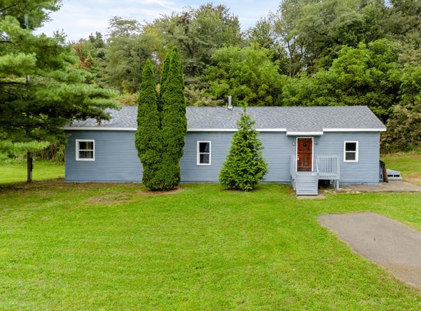 55470 Flatbush Road, Three Rivers, MI 49093