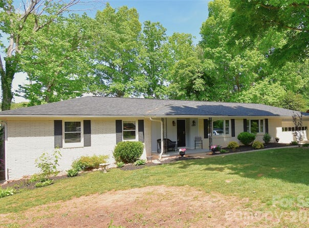 88 Botany Drive, Asheville, NC 28805