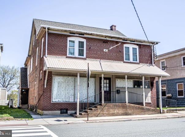 82 MAIN Street, PENNSBURG, PA 18073