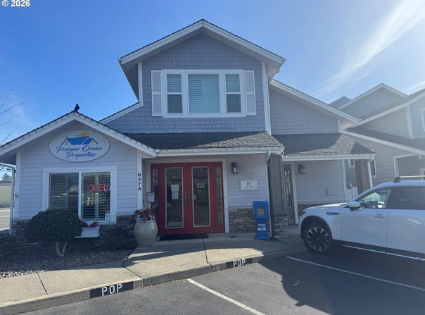 937 Chetco Ave, Brookings, OR 97415
